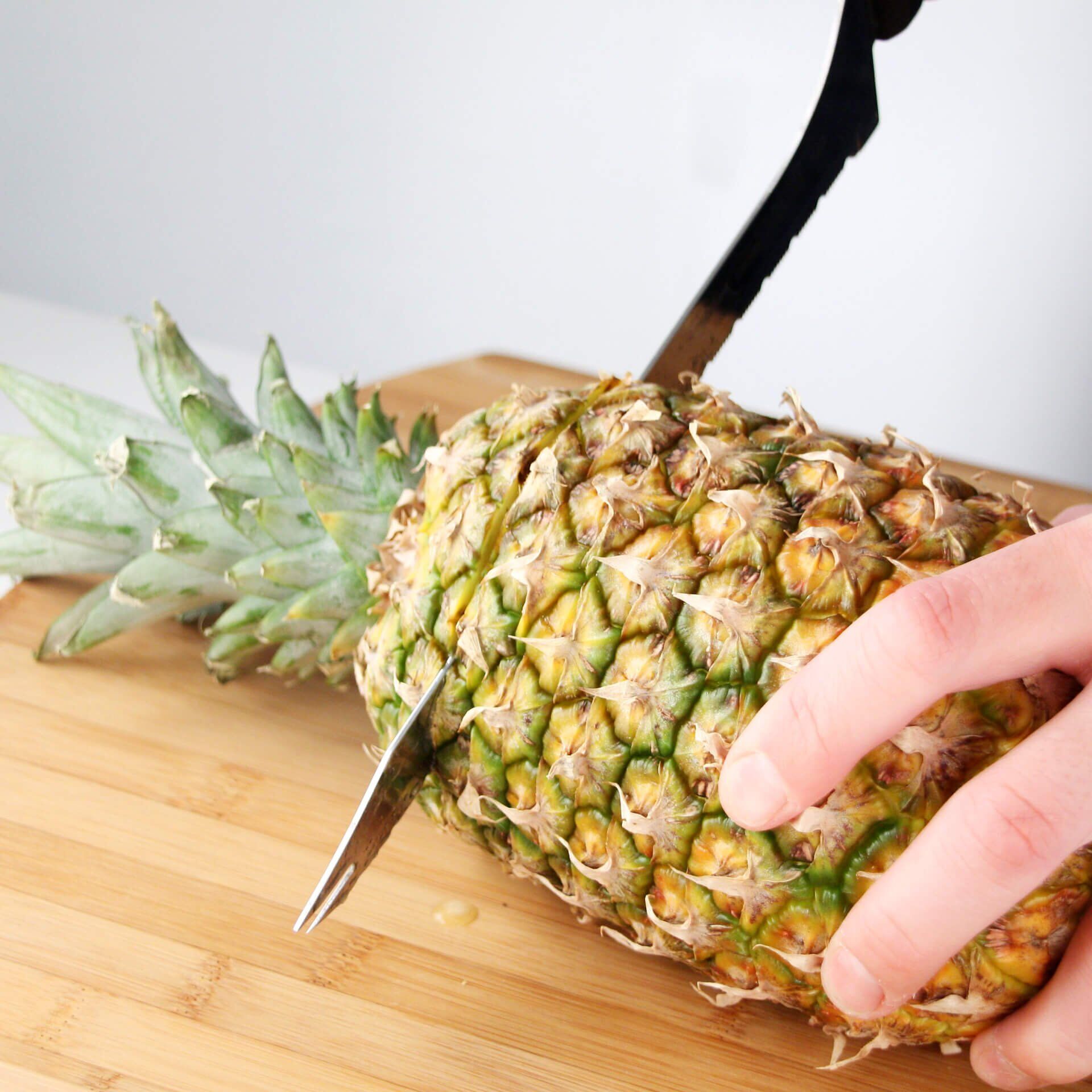 Detalj av Ananasskjærer 23 cm med skruefunksjon - Fackelmann