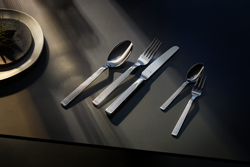Art Deco bestikksett 30 deler Cromargan protect® polert montert på bord