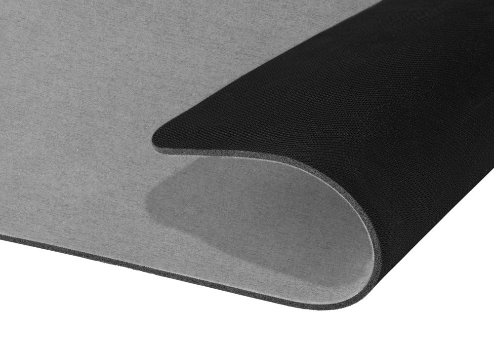 Badematte hurtigtørkende 50 x 80 cm grå polyester i bruk