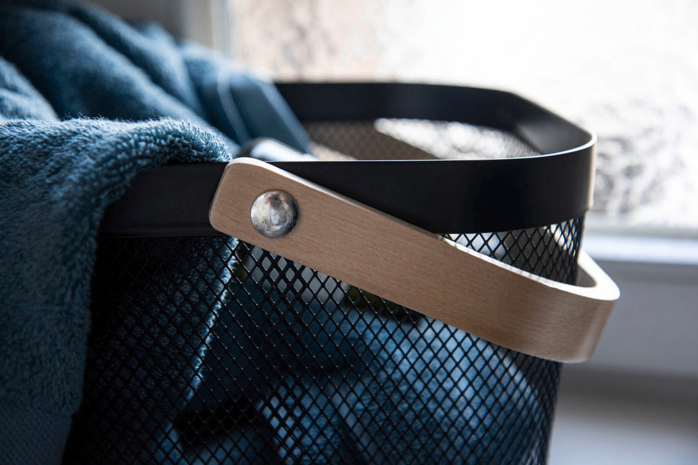Bruk av Badkurv Bambusa med bambus håndtak svart stål i baderom