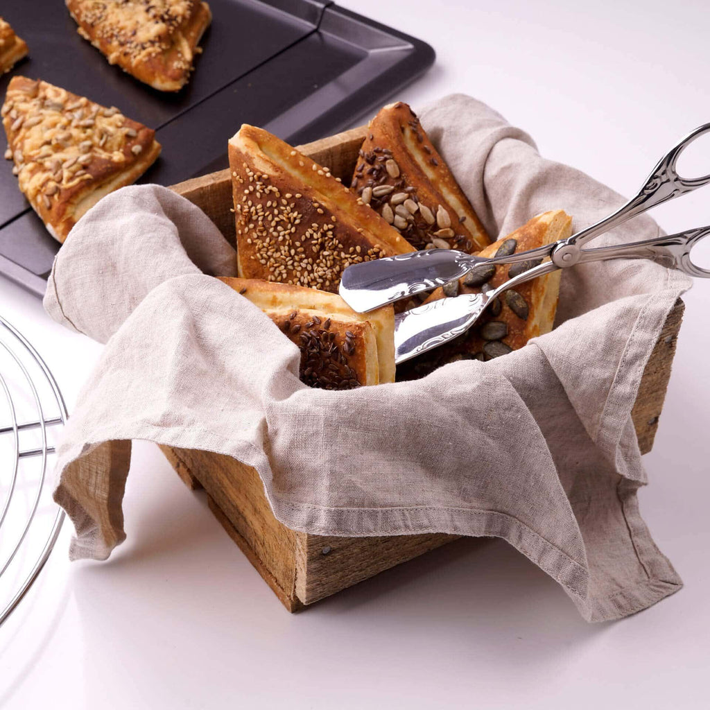 Bakeplate justerbar 37-52 cm non-stick Tradition - Dr. Oetker nærbilde av justeringsmekanisme