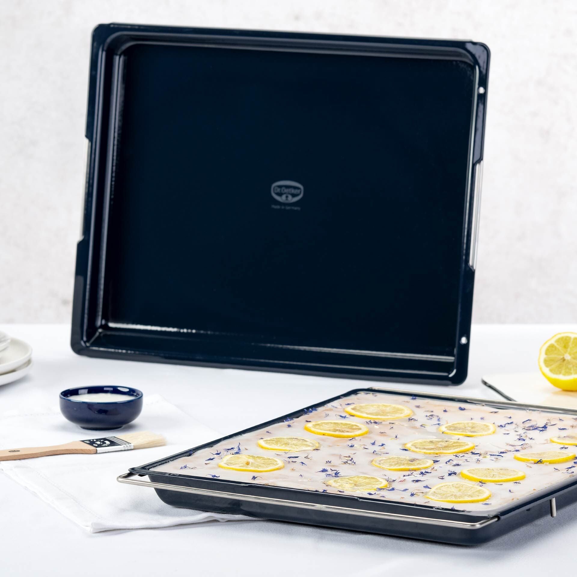 Detalj av Bakeplate justerbar emaljert 33×41-53 cm PFAS-fri