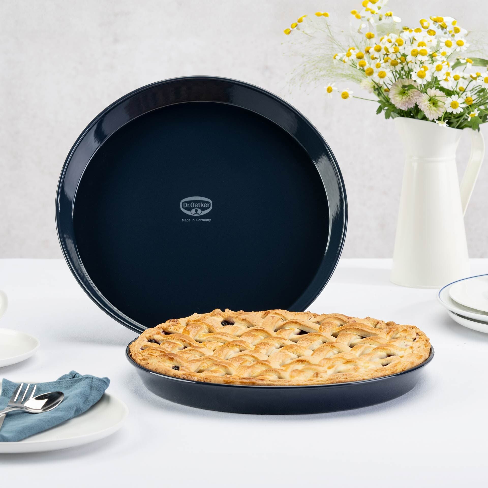 Bakeplate rund emaljert Ø30 cm PFAS-fri - Dr. Oetker detalj av overflate