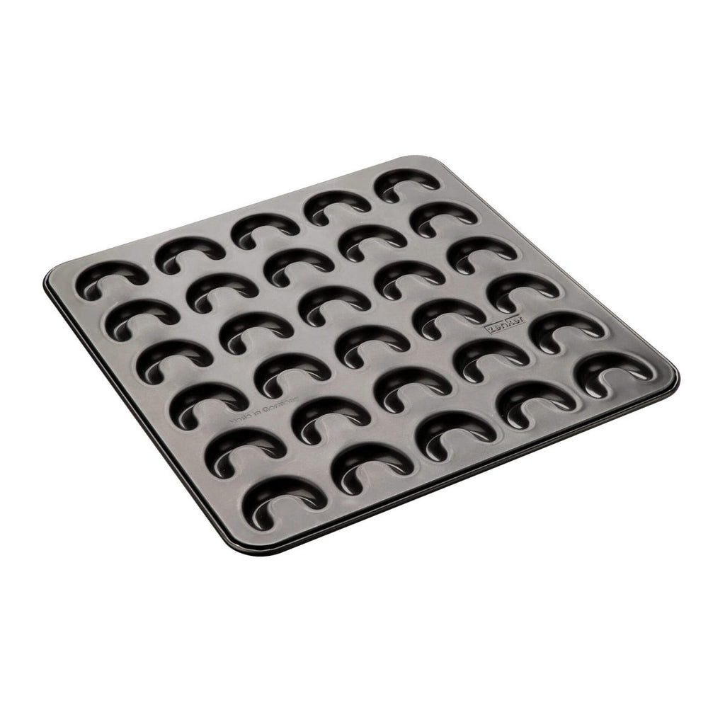 Bakeplate for vaniljehorn 30 stk non-stick 32x30,5 cm - Zenker sett ovenfra med 30 fordypninger