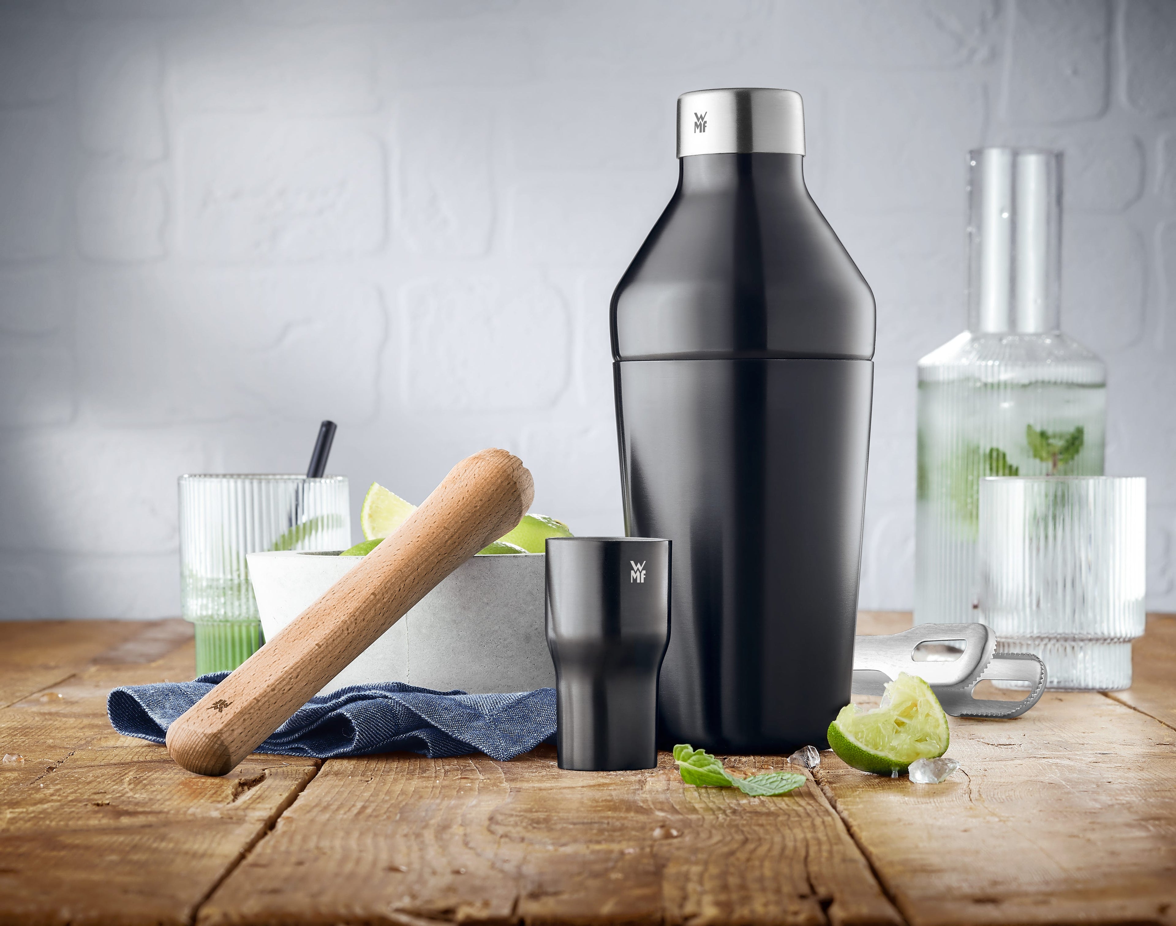 Bar-sett 4-delt med shaker og ismål 0,57 L Baric - WMF støyter i bøketre