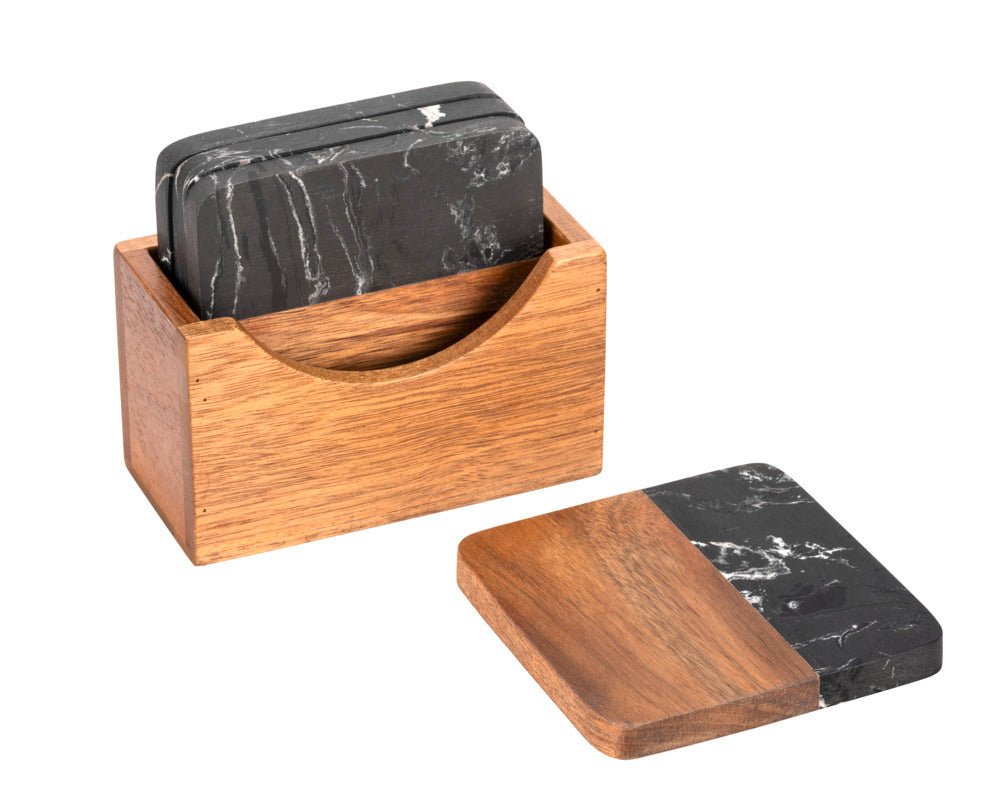 Nærbilde av bordskånere marmor/akasietre svart/natur 10x10 cm med holder