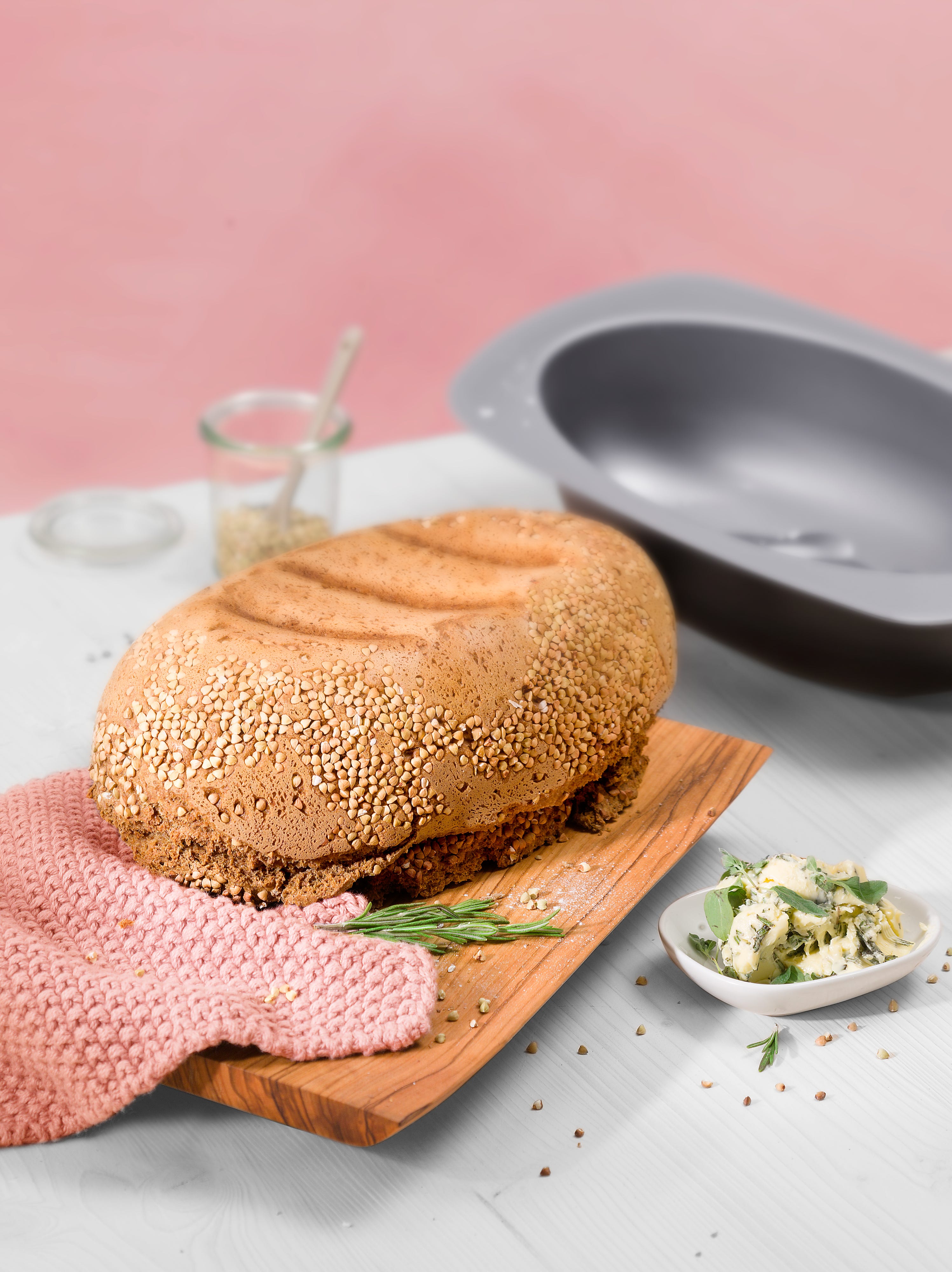 Nærbilde av håndtak på Brødform oval 32 cm non-stick - Kaiser