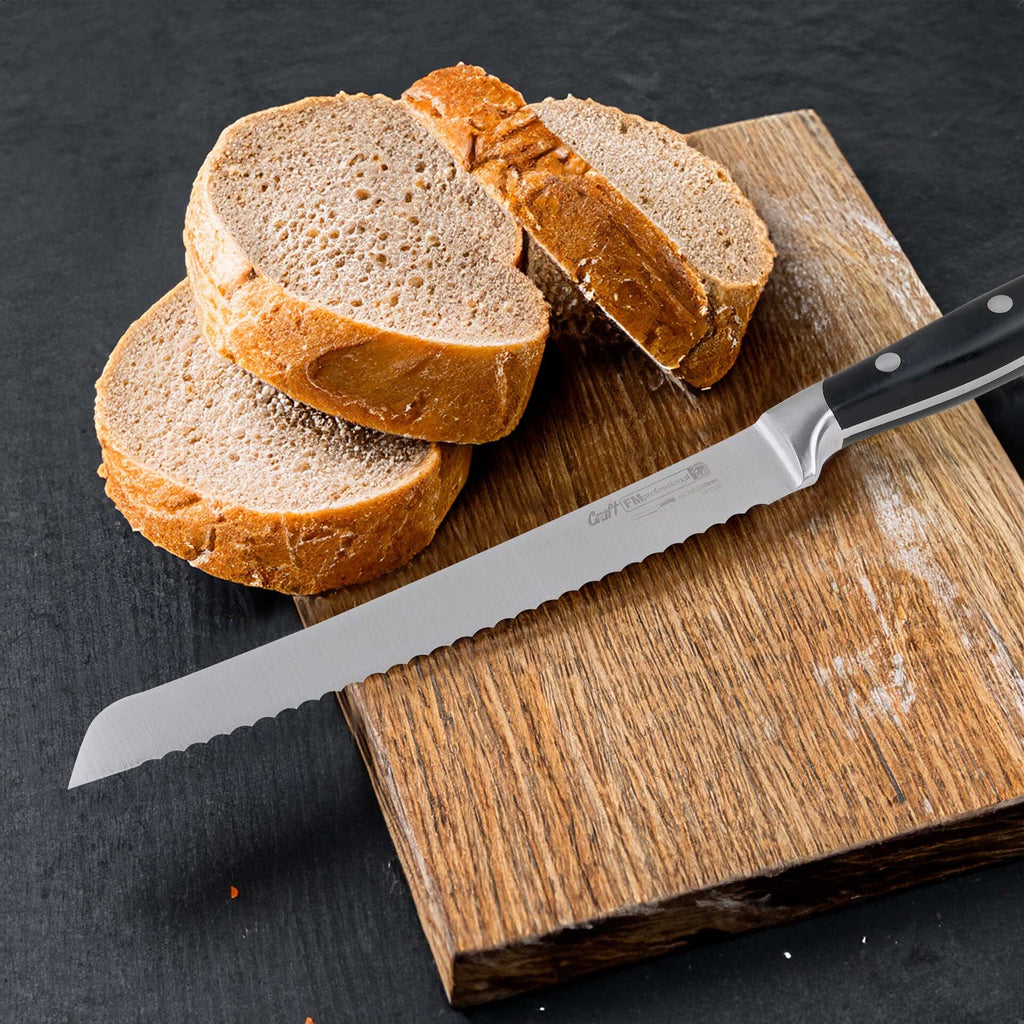 Brødkniv BBQ 20 cm bølgeslipt rustfritt stål nærbilde av egg