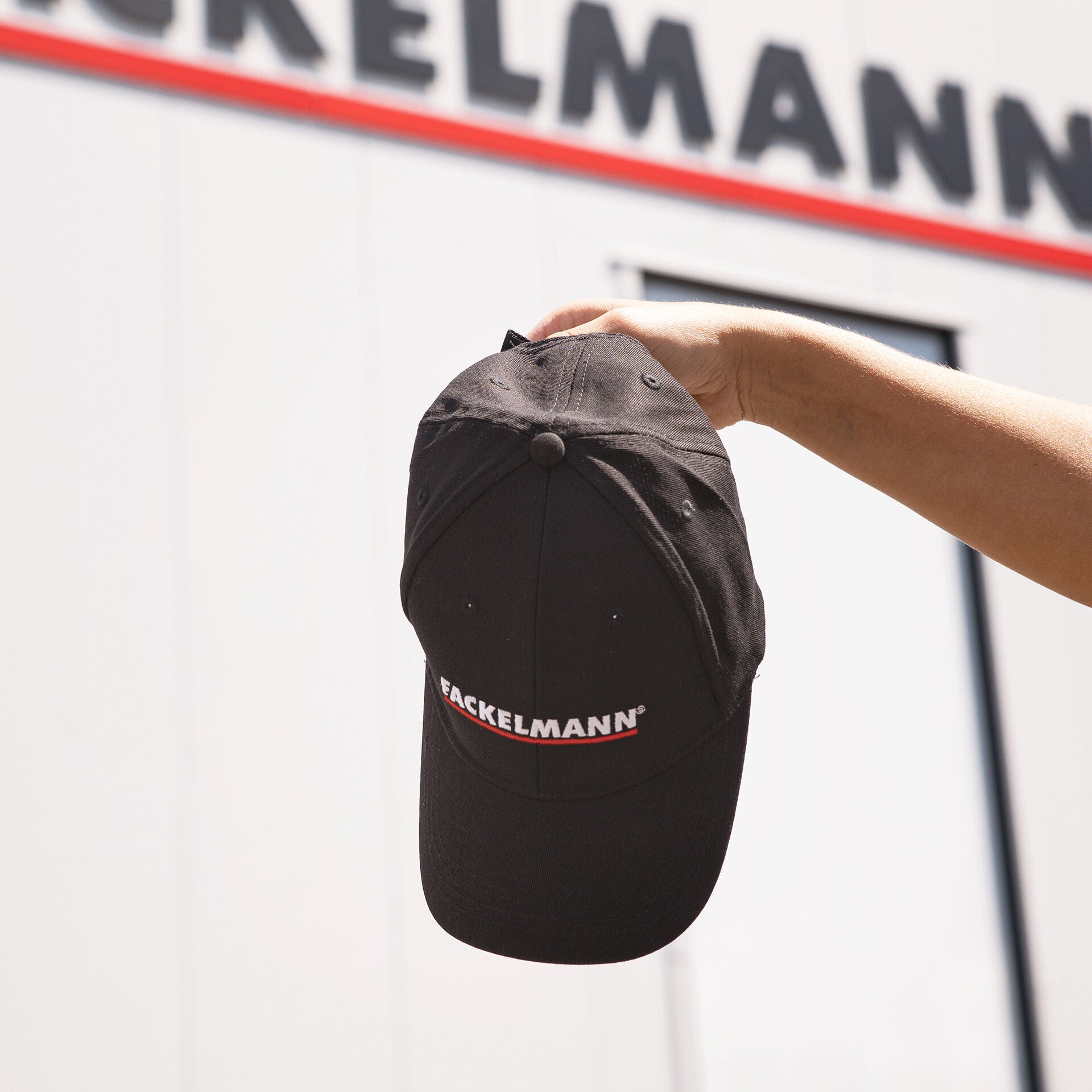 Nærbilde av Caps bomull med logo svart - Fackelmann