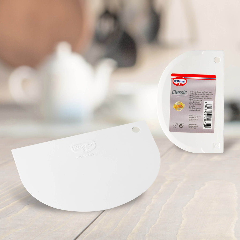 Deigskraper plast 12 x 7,5 cm - Dr. Oetker bakside