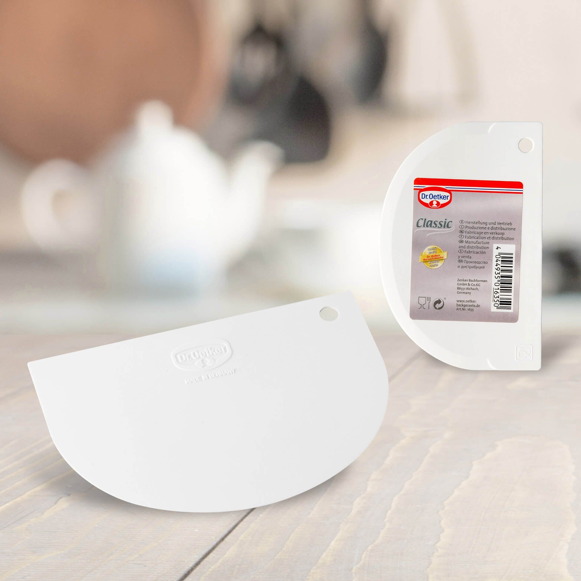 Deigskraper plast 12 x 7,5 cm - Dr. Oetker bakside