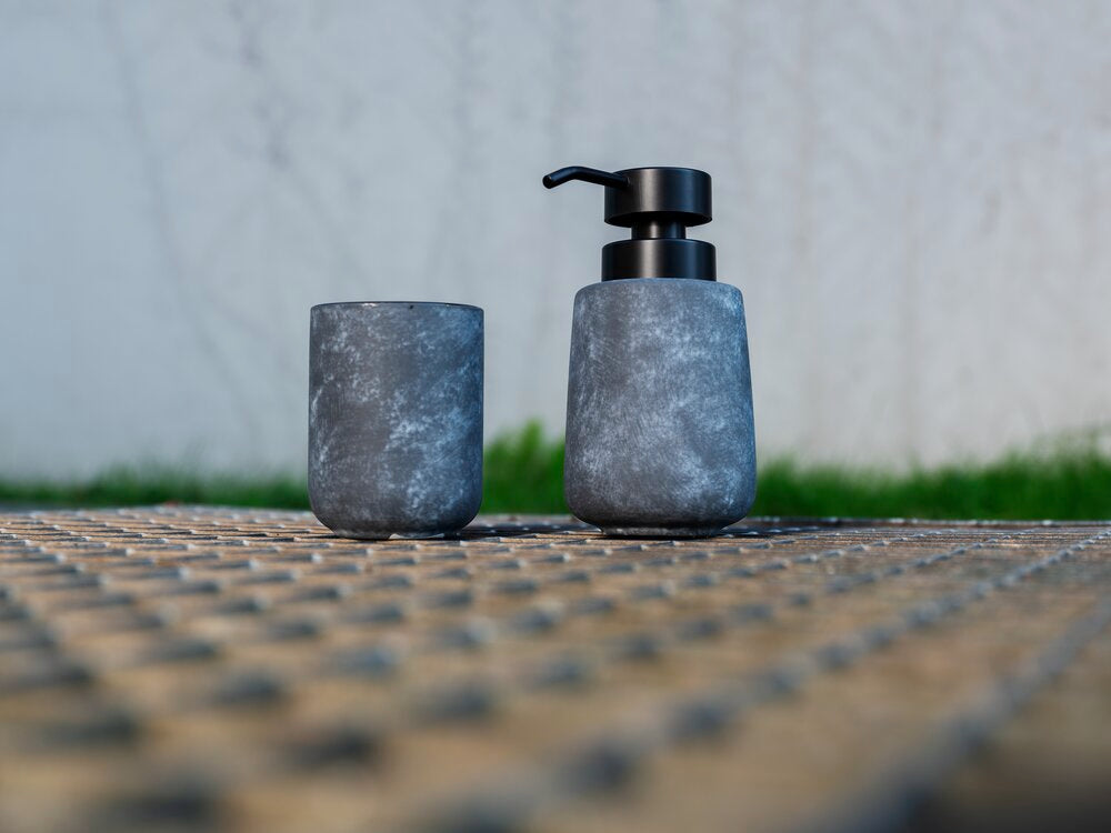 Detalj av såpedispenser Sacile keramikk grå/svart
