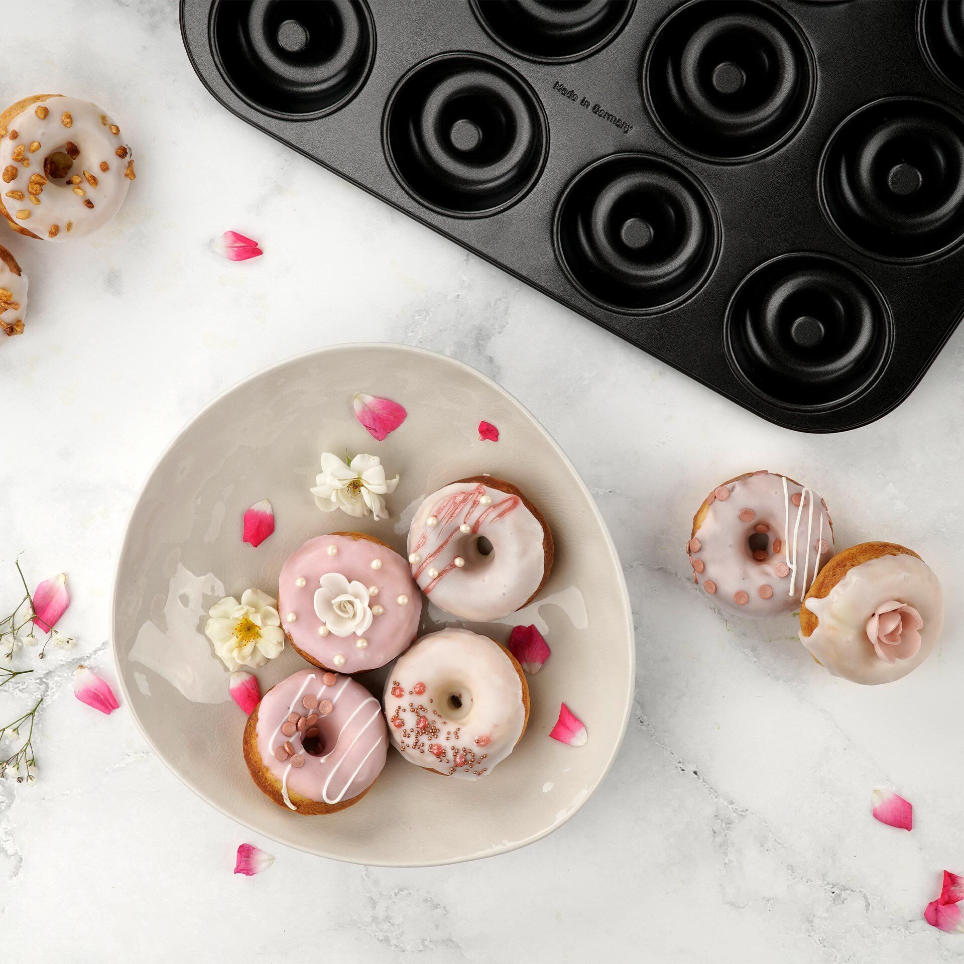Montert Donutform 12 kopper non-stick Tradition Dr. Oetker i ovn