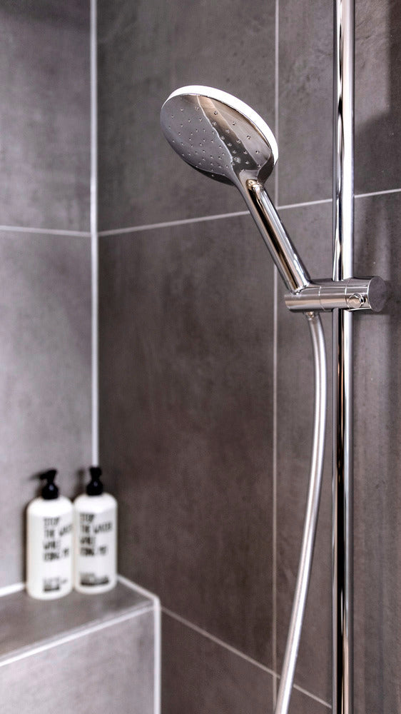 Dusjslange sølv 175 cm design - WENKO nærbilde av kobling