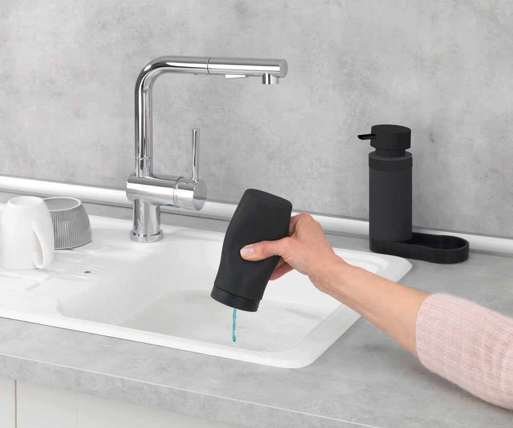 Easy Squeez-e oppvaskstasjon svart med såpedispenser designdetalj