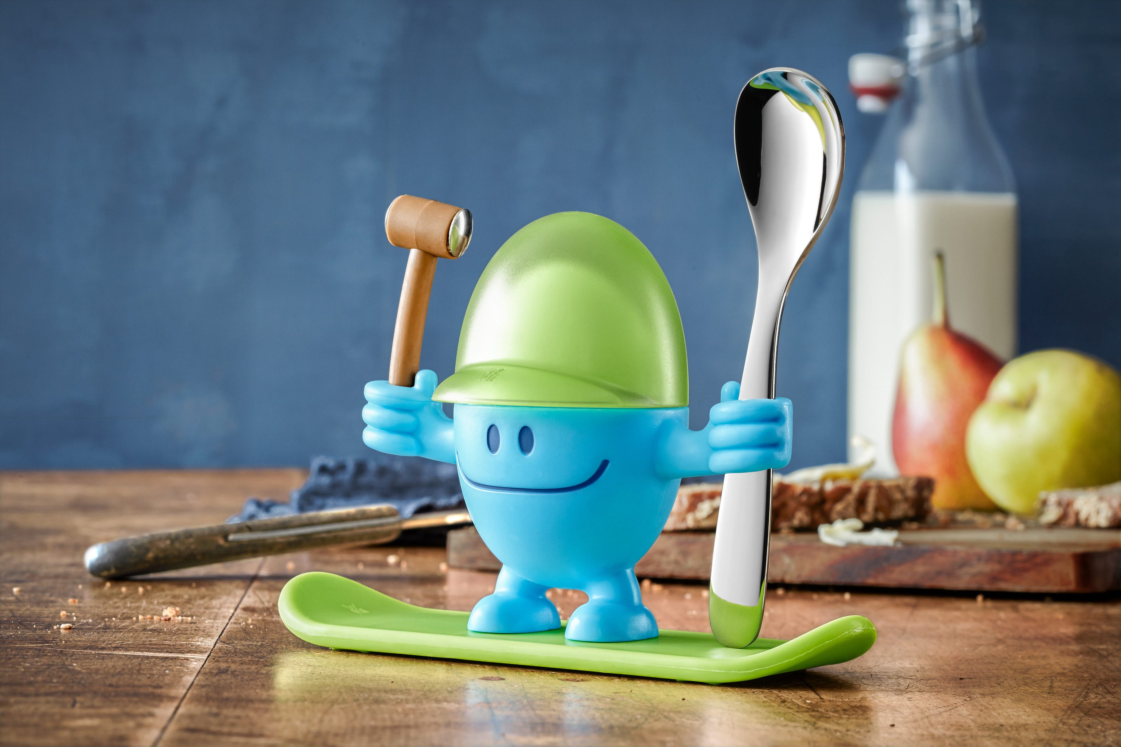 Eggeglass McEgg med skje blå 11 cm plast med avtakbart hammer