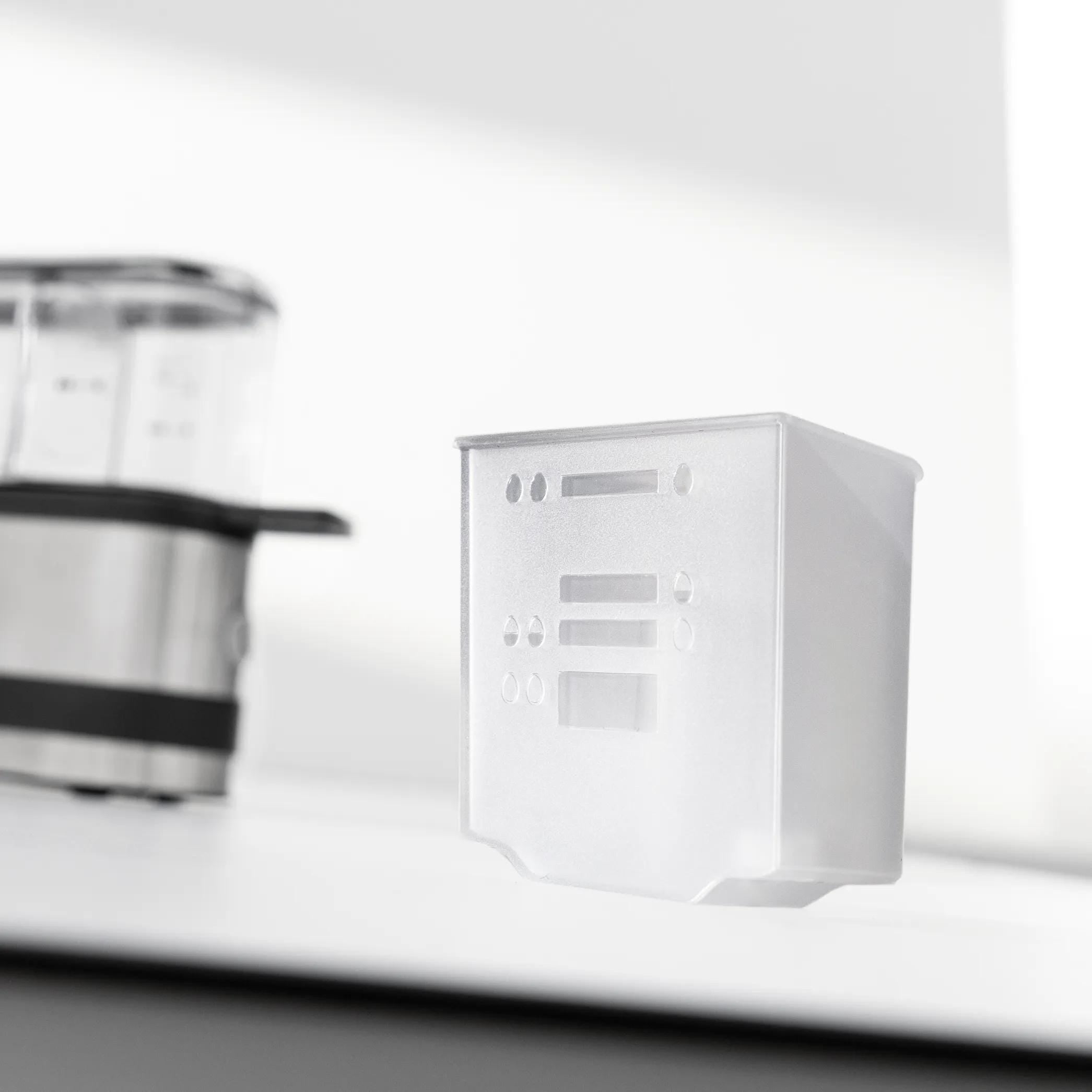 Eggkoker for 2 egg 250W rustfritt stål kompakt vist fra siden WMF