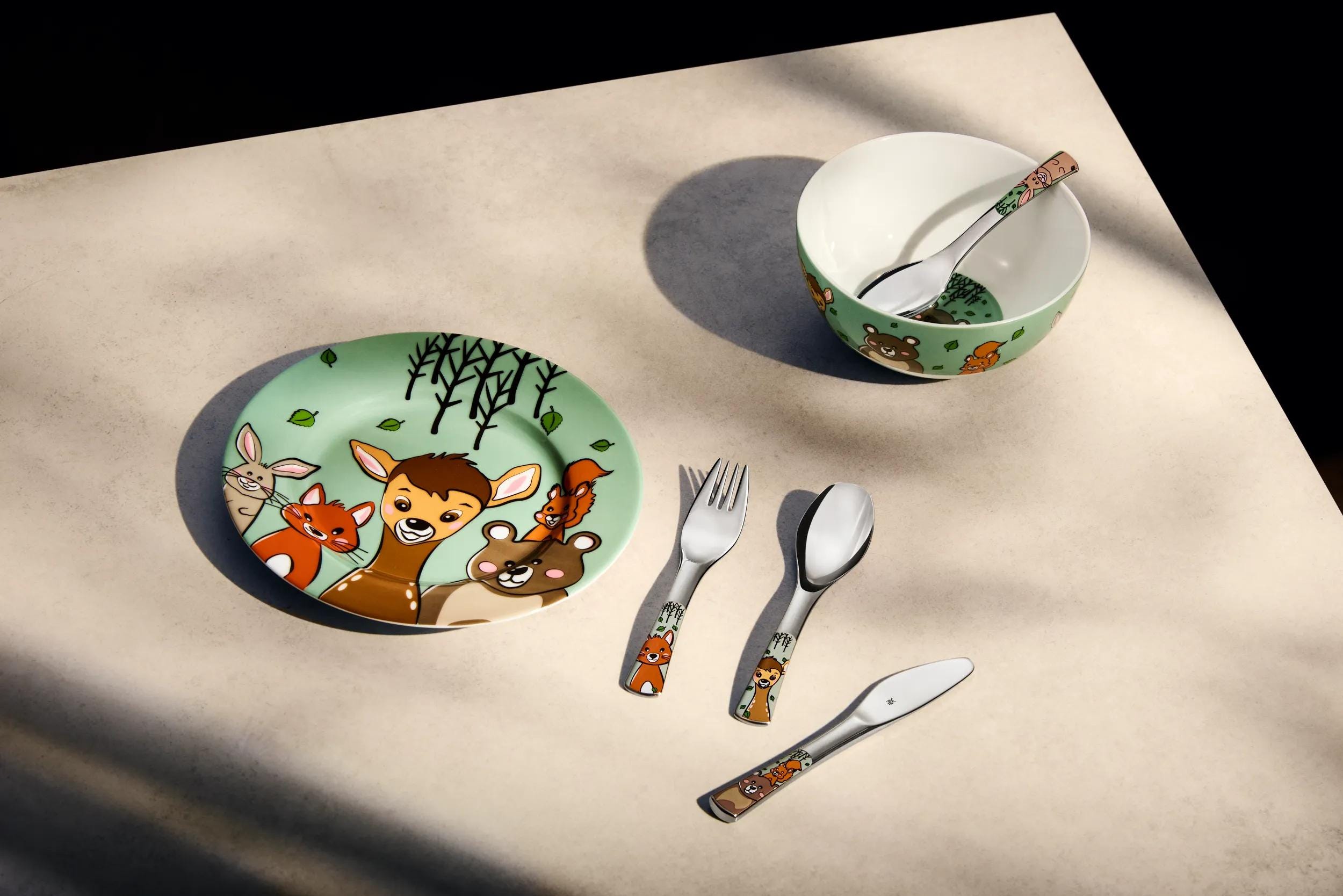 Detalj av design på Frokostskål for barn 14 cm Skogvenner BPA-fri
