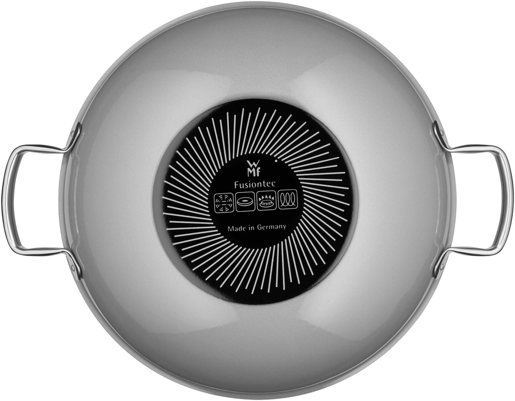 Detalj av håndtak på Fusiontec Mineral wokpanne 32 cm Platinum