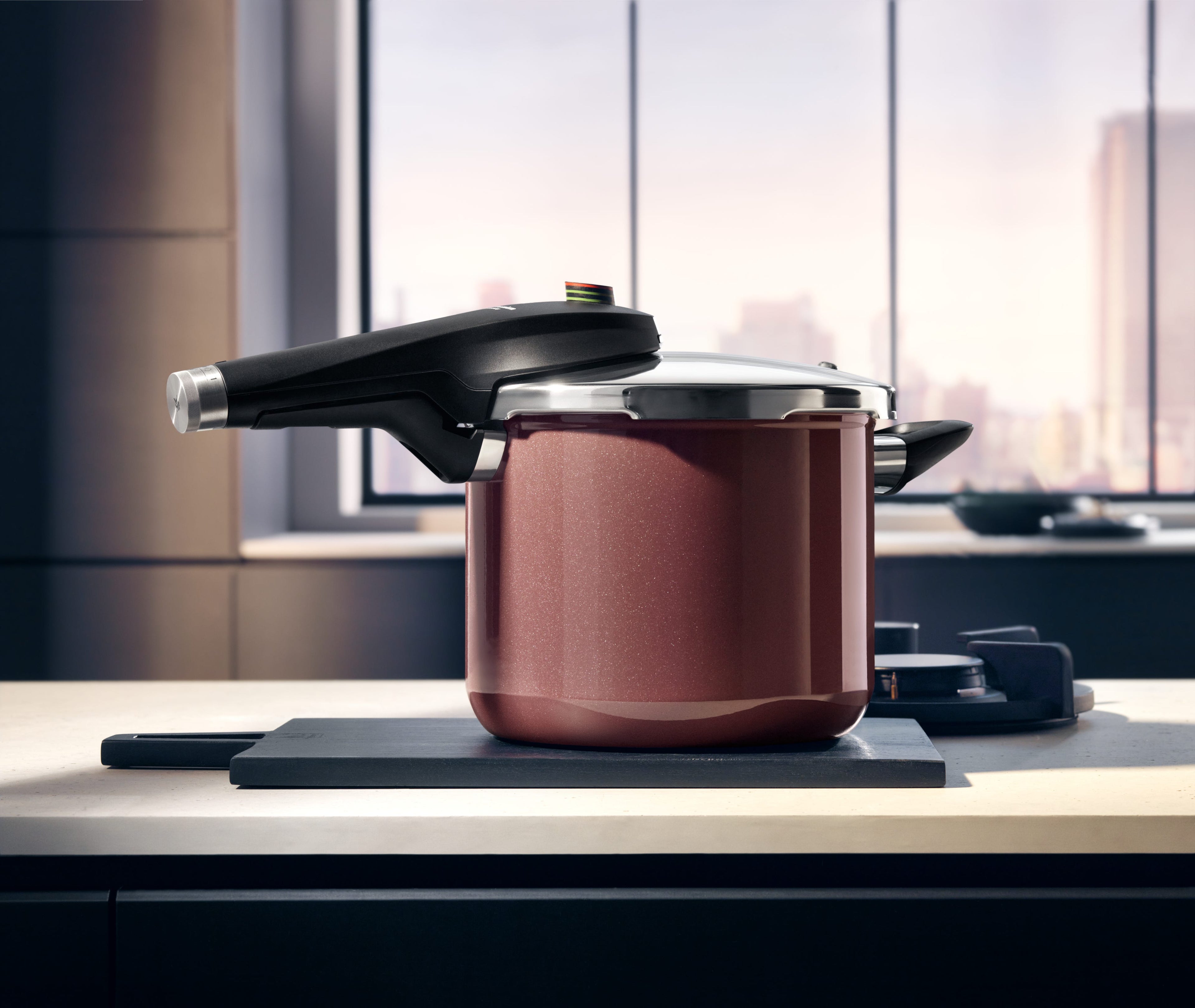 Fusiontec Perfect Premium trykkkoker 22 cm 6,5 L rose quartz montert på komfyr