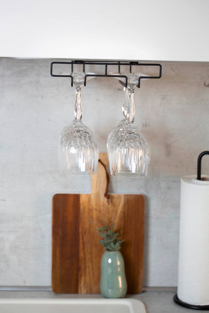 Glassholder for skap svart metall for 6 glass med glass hengende