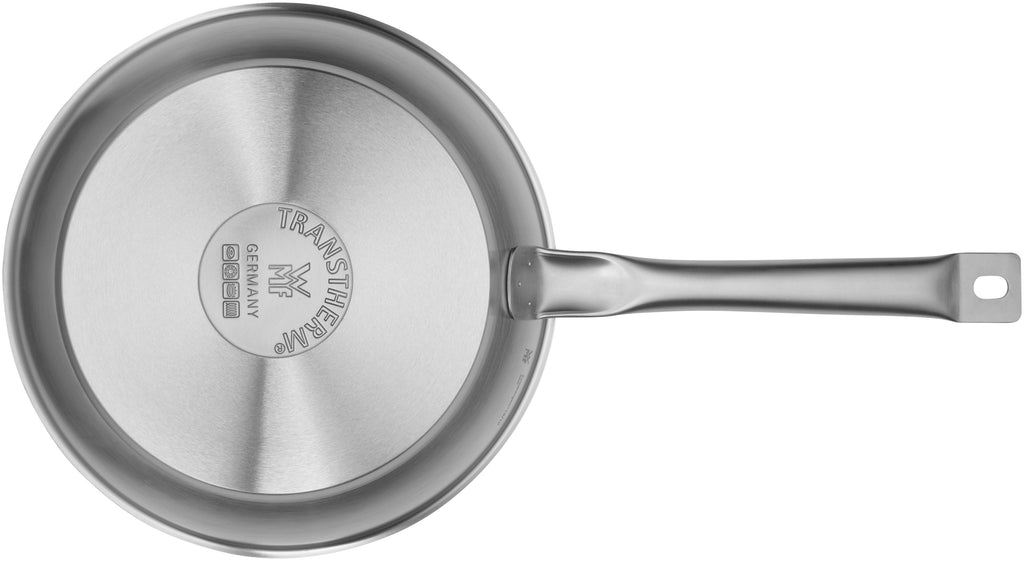 Gourmet Plus stekepanne 24 cm rustfritt stål induksjon - WMF montert på komfyr