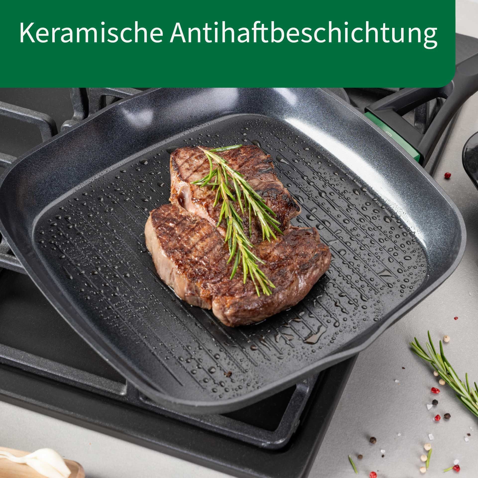 Grillpanne keramisk non-stick Ø28 cm resirkulert aluminium sett skrått fra siden