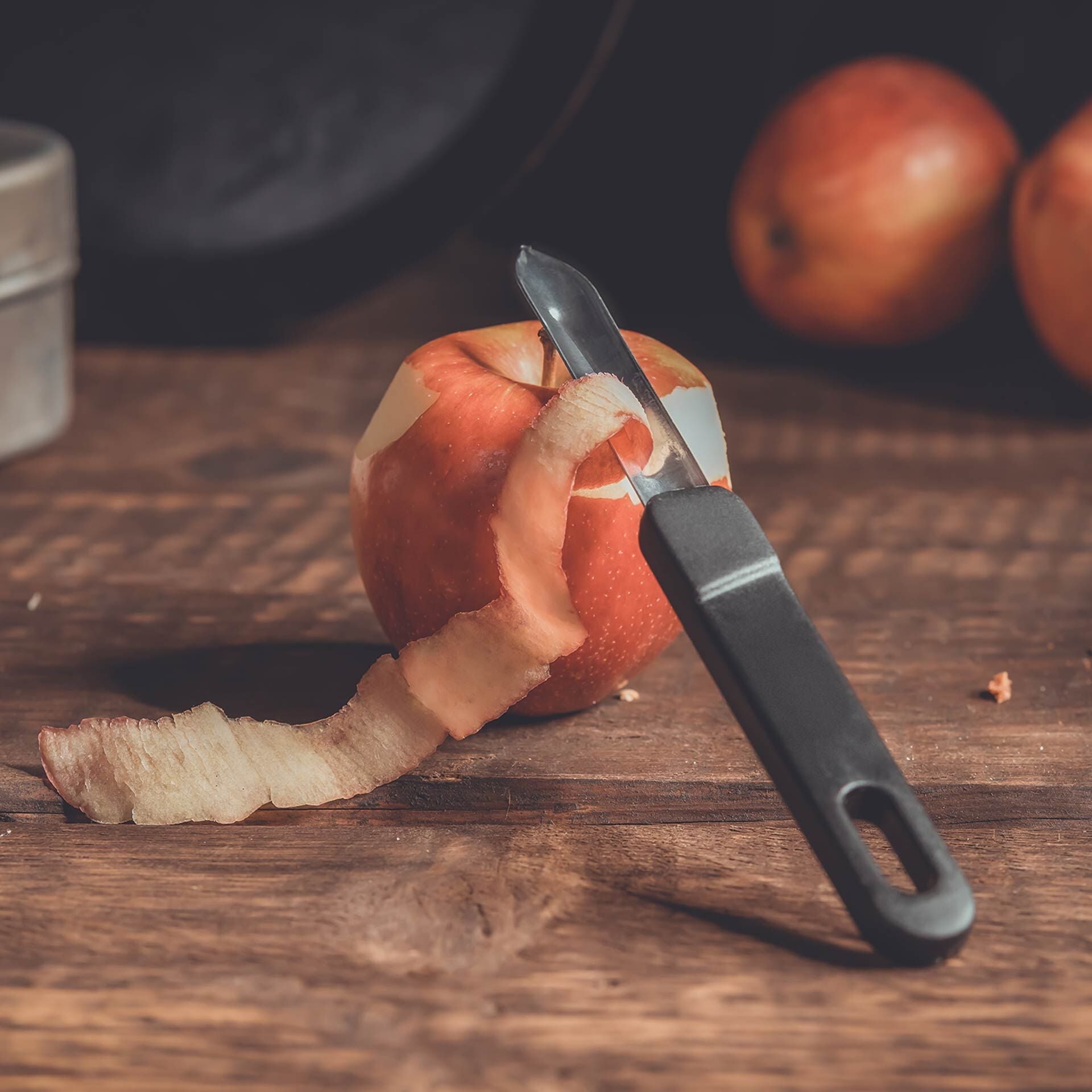 Nærbilde av håndtak på Grønnsaksskreller 17 cm svart rustfritt stål - Fackelmann