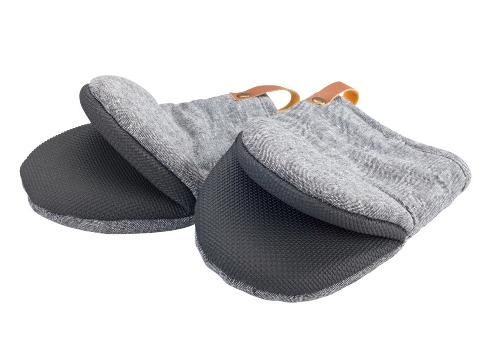 Grytekluter mini neopren grå 2-delt - WENKO på bord