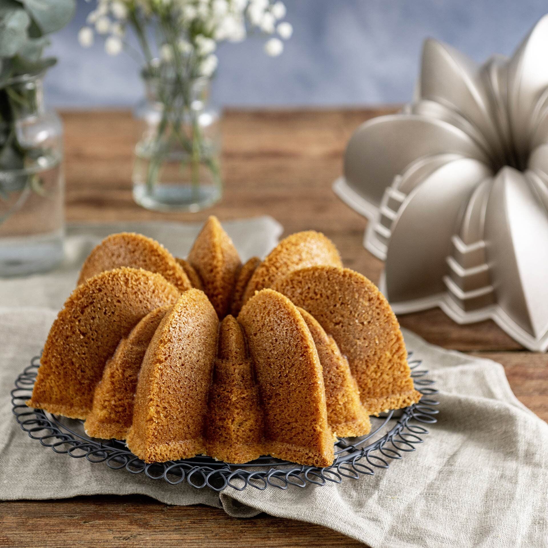 Bakside av Gugelhupfform stjerneform Ø23 cm non-stick Dr. Oetker