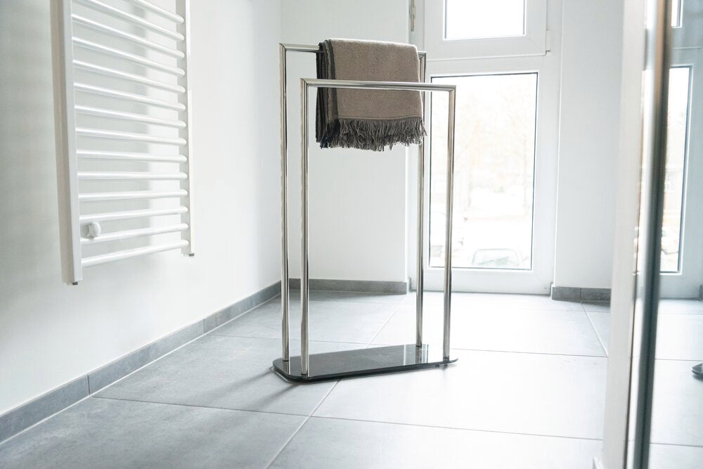Sideprofil av håndkleholder Ravina rustfritt stål med glassplate