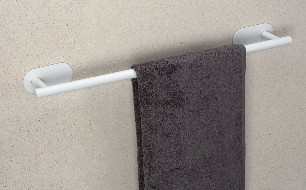 Håndklestang rustfritt stål hvit matt 60 cm Turbo-Loc® Orea med håndklær