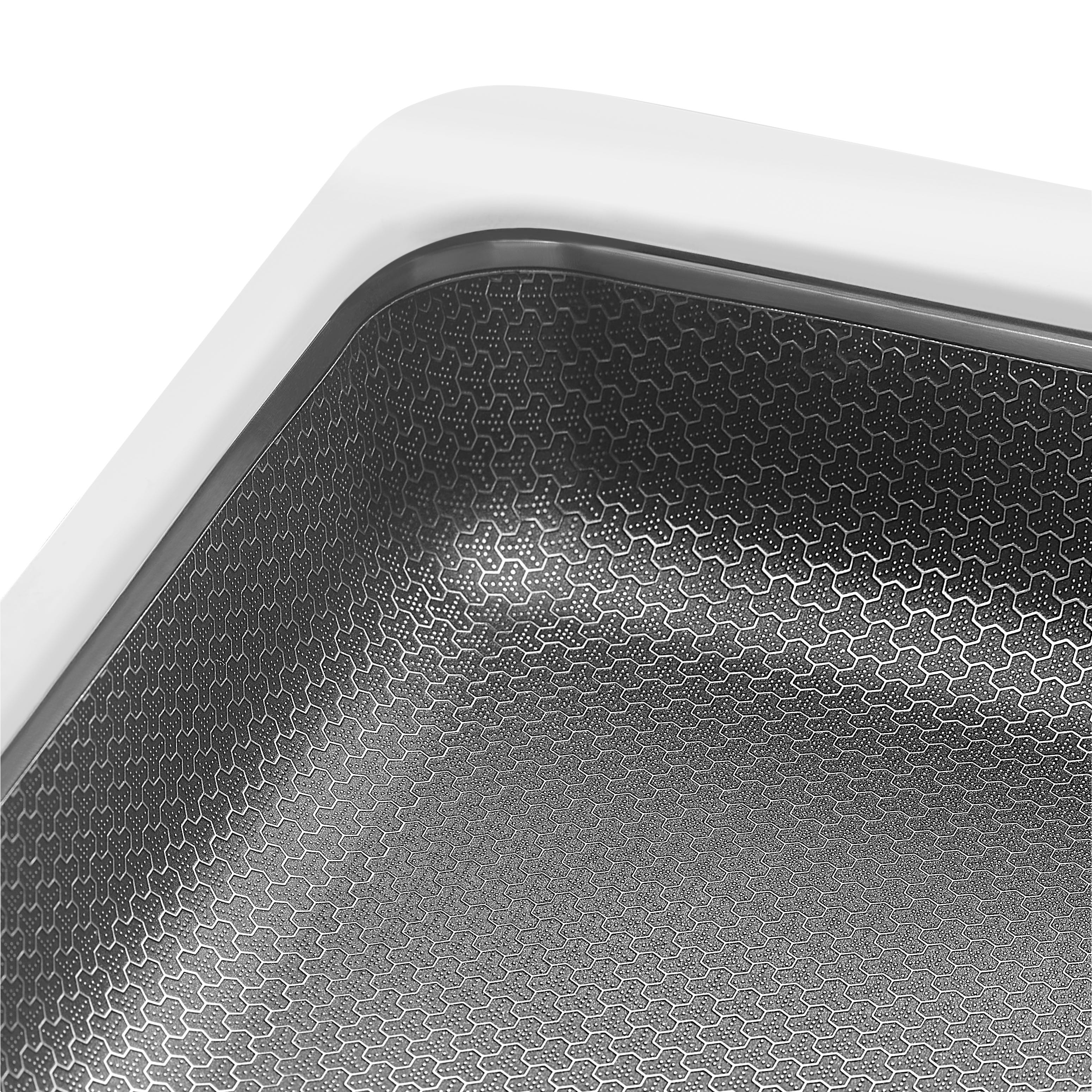 Nærbilde av bred grifkant på Ildfast form rustfritt stål non-stick 34×22 cm størrelse S WMF