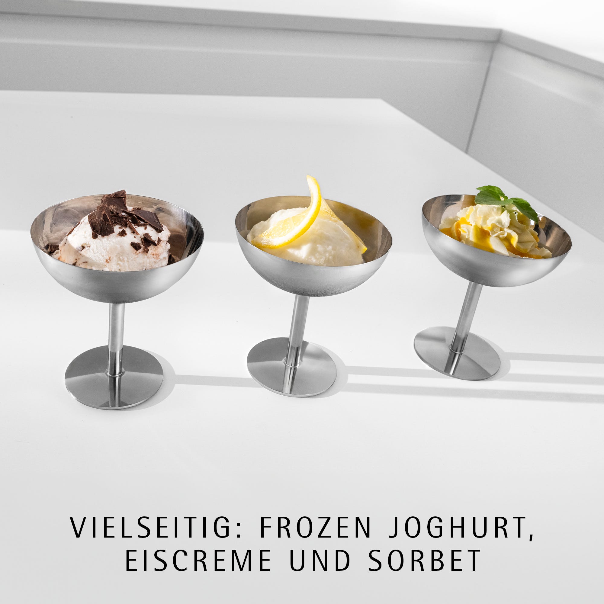 Ismaskin 3-i-1 for is, sorbet og frozen yoghurt - WMF montert på kjøkkenbenk