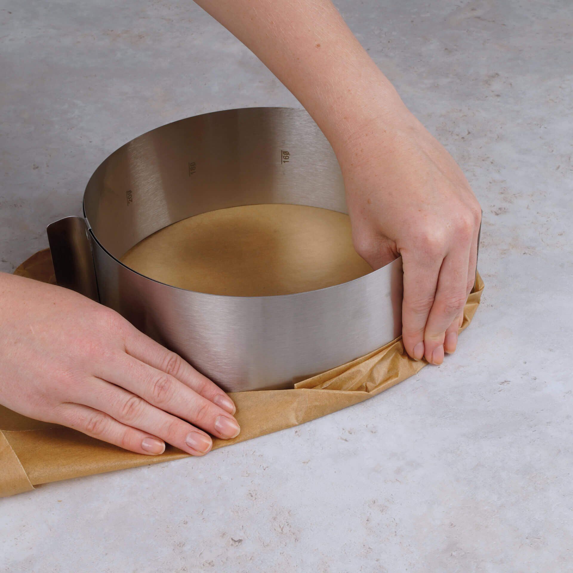 Kakering justerbar Ø16-30 cm rustfritt stål - Dr. Oetker montert