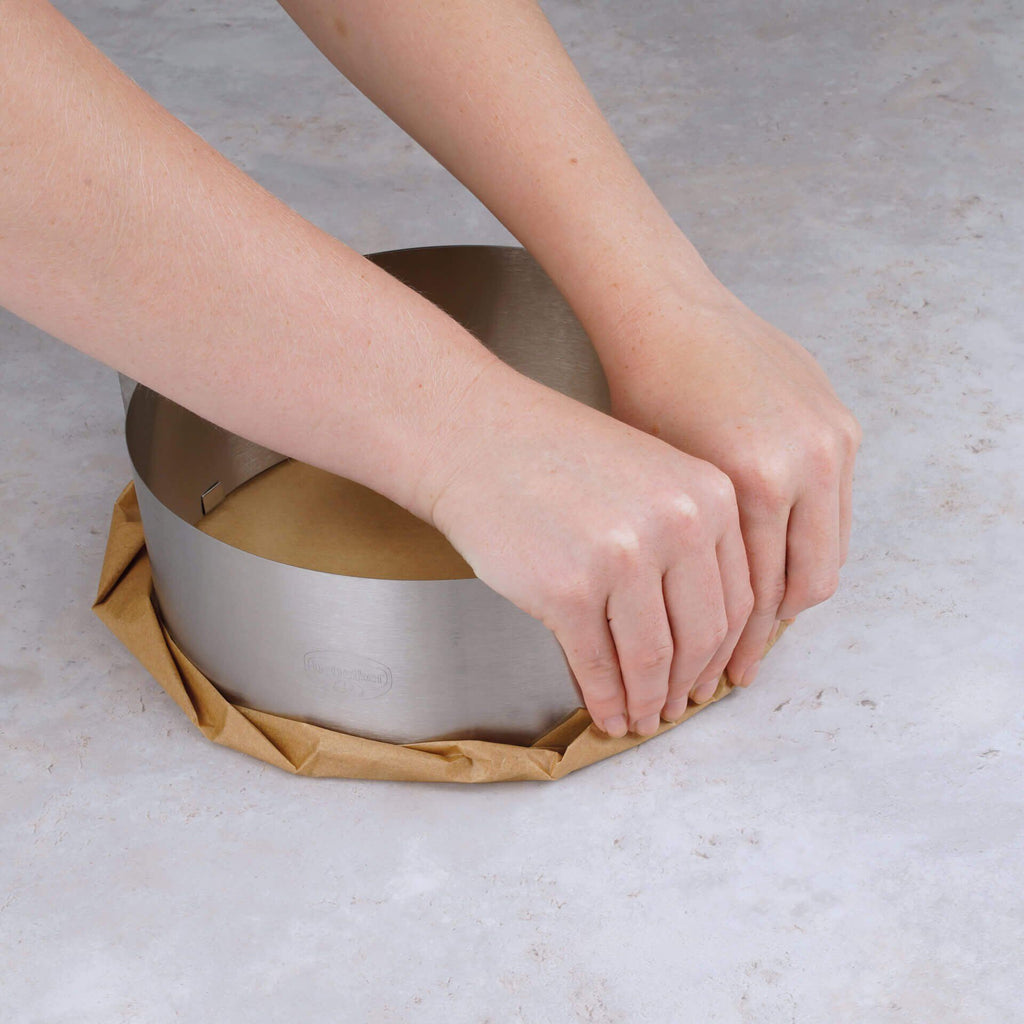 Nærbilde av Kakering justerbar Ø16-30 cm rustfritt stål - Dr. Oetker