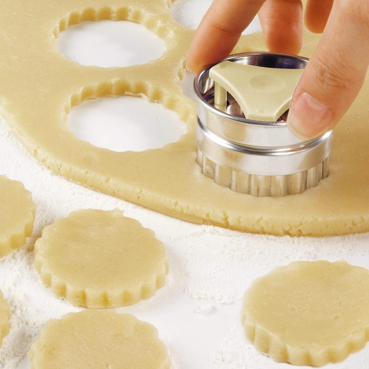 Detalj av Kakeutstikker Linzer Ø5,5 cm rustfritt stål 3 stk - Zenker