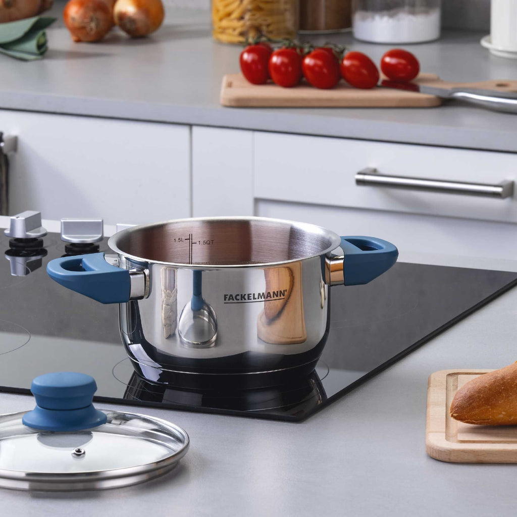 Kjele med lokk Essential Ø16 cm 1,8 L rustfritt stål blå bakside