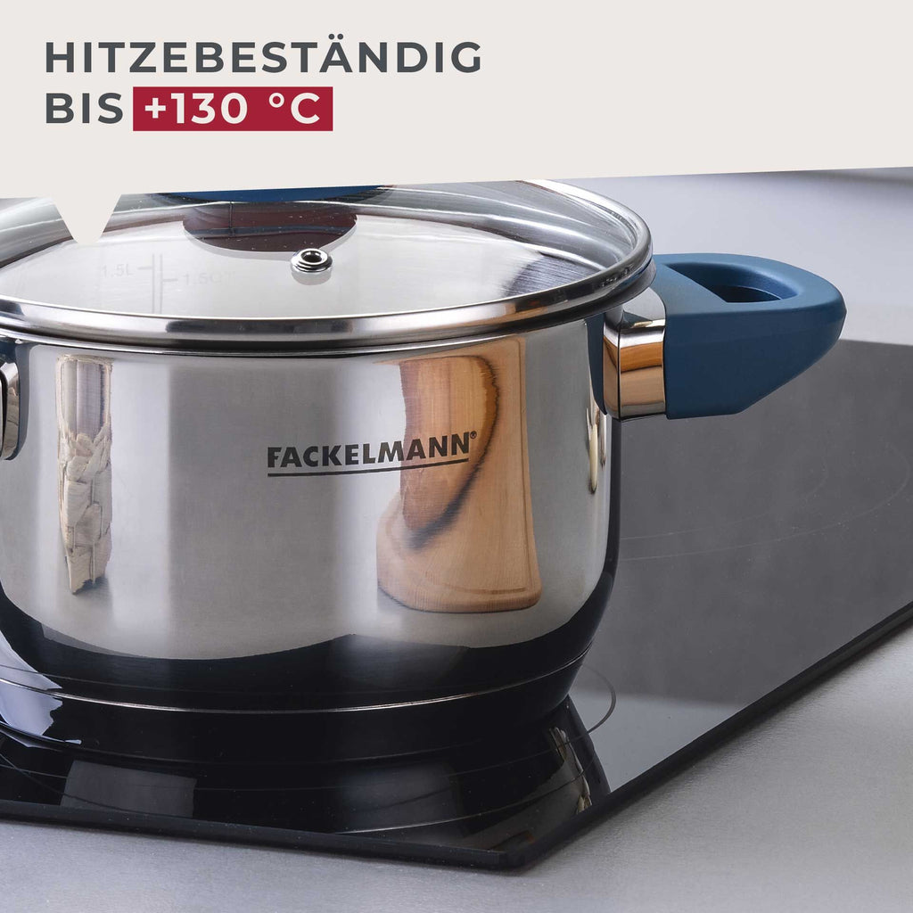Kjele med lokk Essential Ø16 cm 1,8 L rustfritt stål blå montert på komfyr