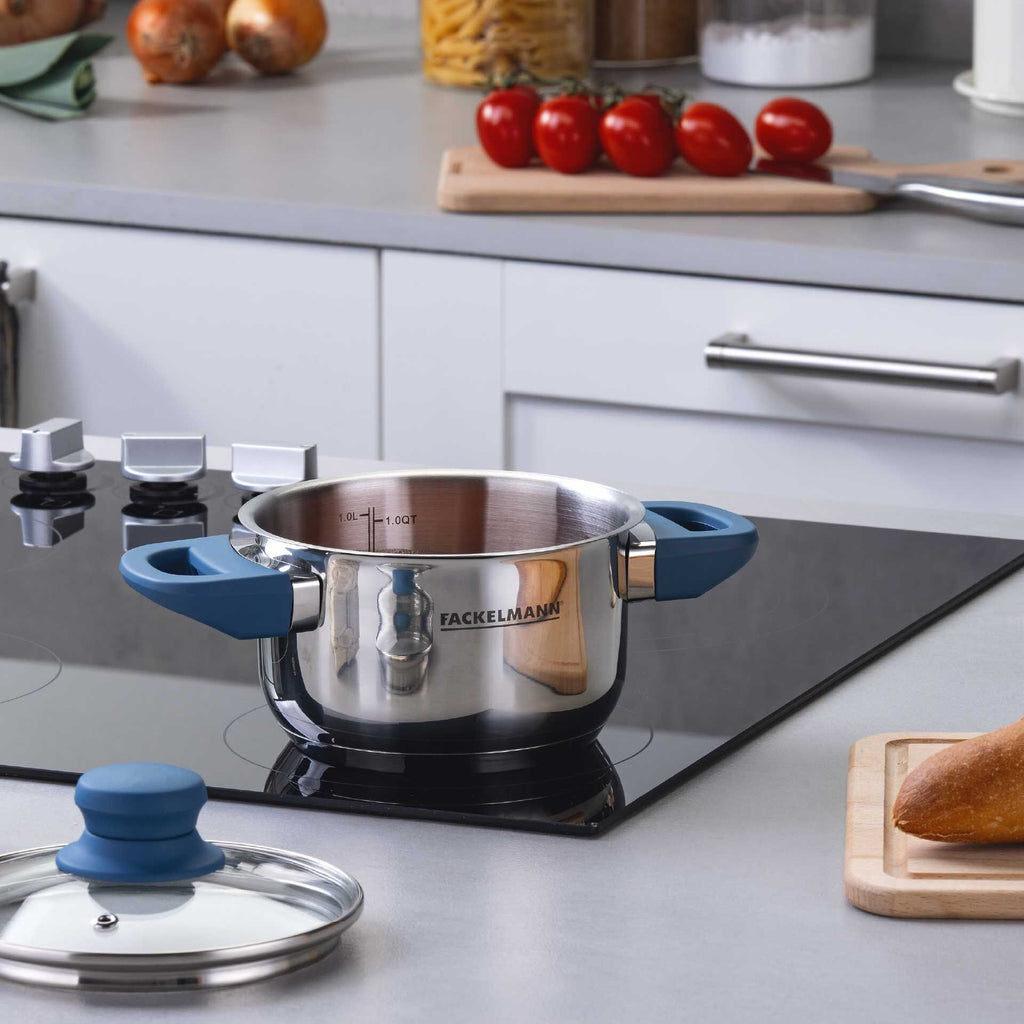Kjele med lokk Essential Ø14 cm 1,3 L rustfritt stål blå bakside