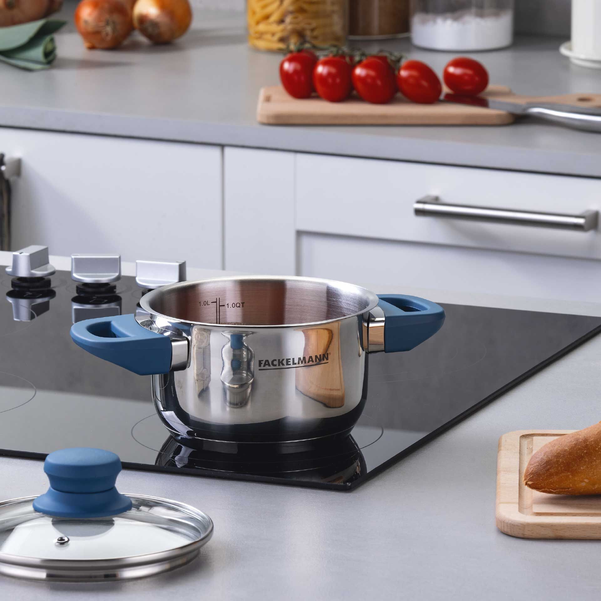 Kjele med lokk Essential Ø14 cm 1,3 L rustfritt stål blå bakside