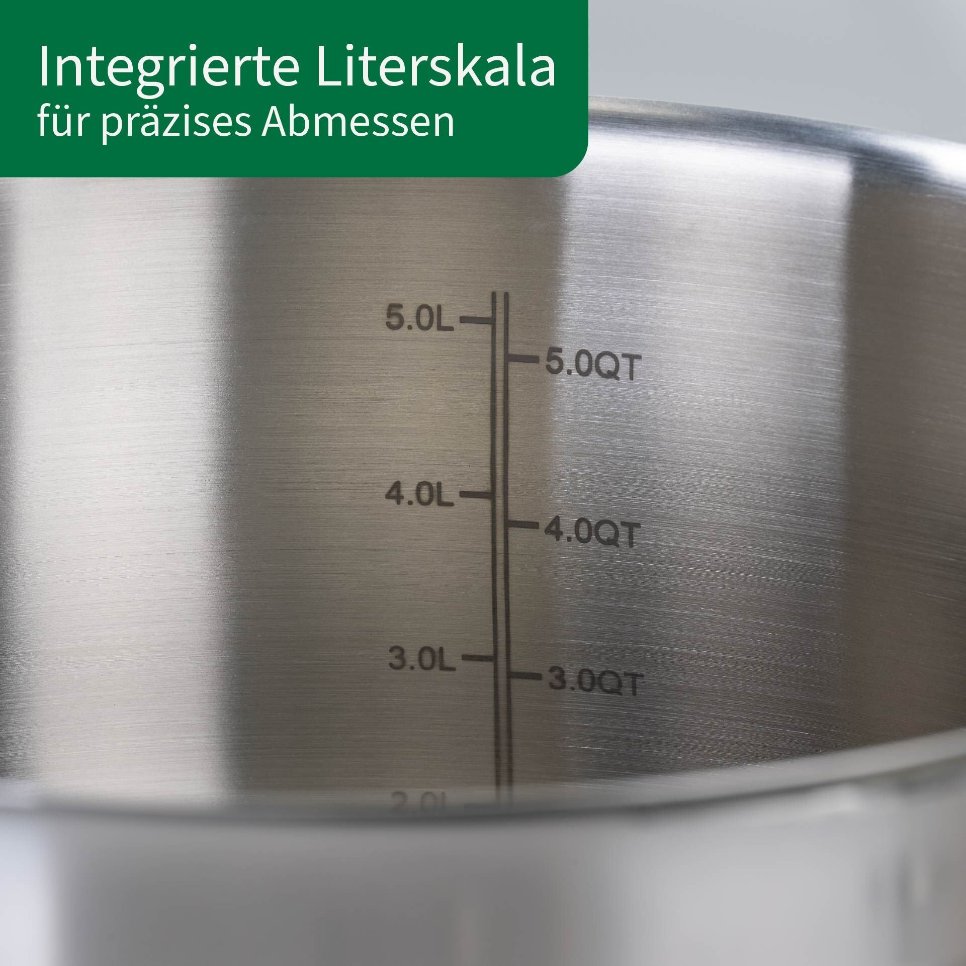 Kjele rustfritt stål med glasslokk Ø24 cm 6 L på kjøkkenbenk