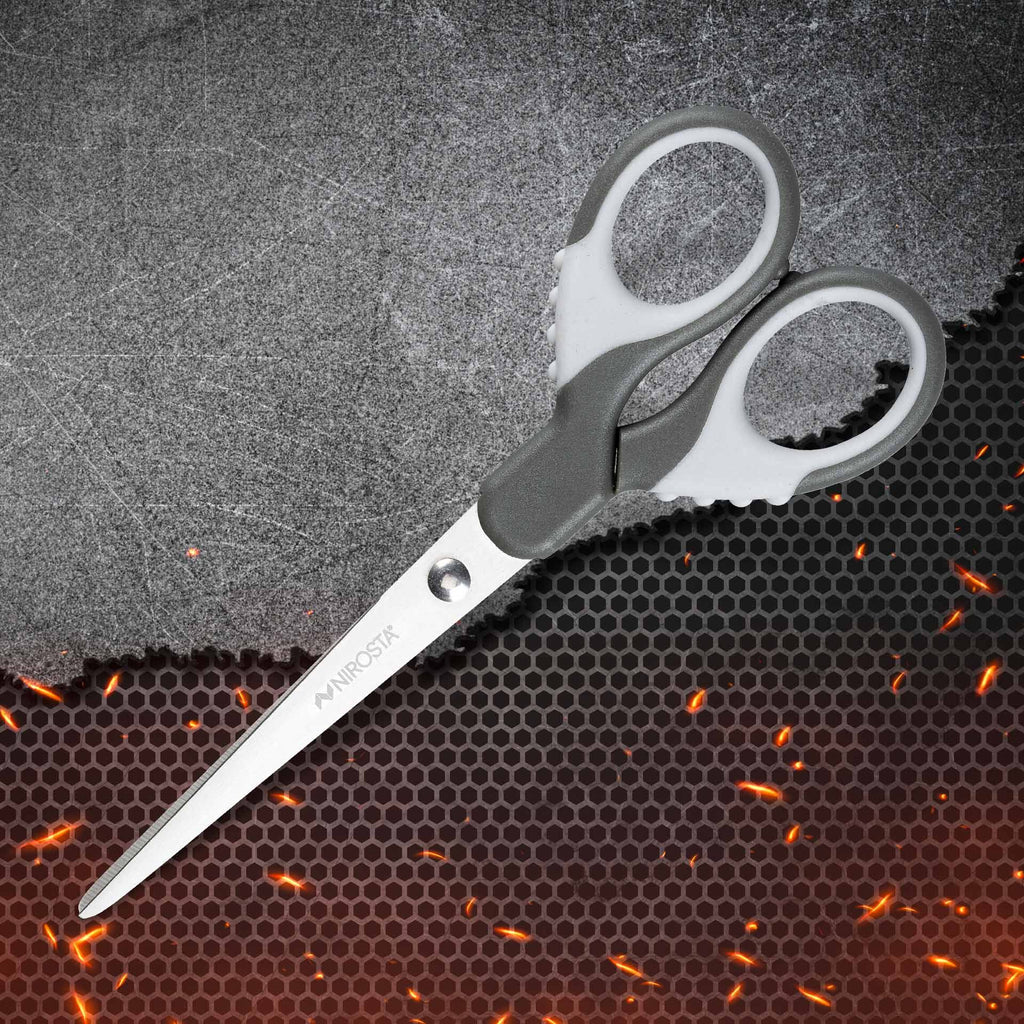 Kjøkkensaks 17 cm rustfritt stål med softgrip - Nirosta nærbilde av blad