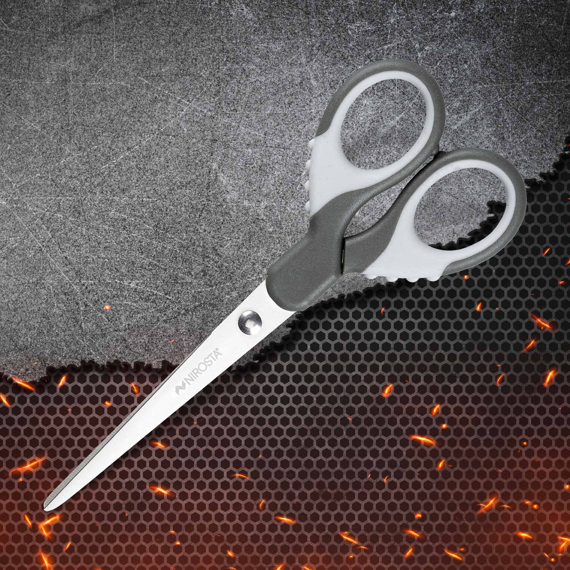 Kjøkkensaks 17 cm rustfritt stål med softgrip - Nirosta nærbilde av blad