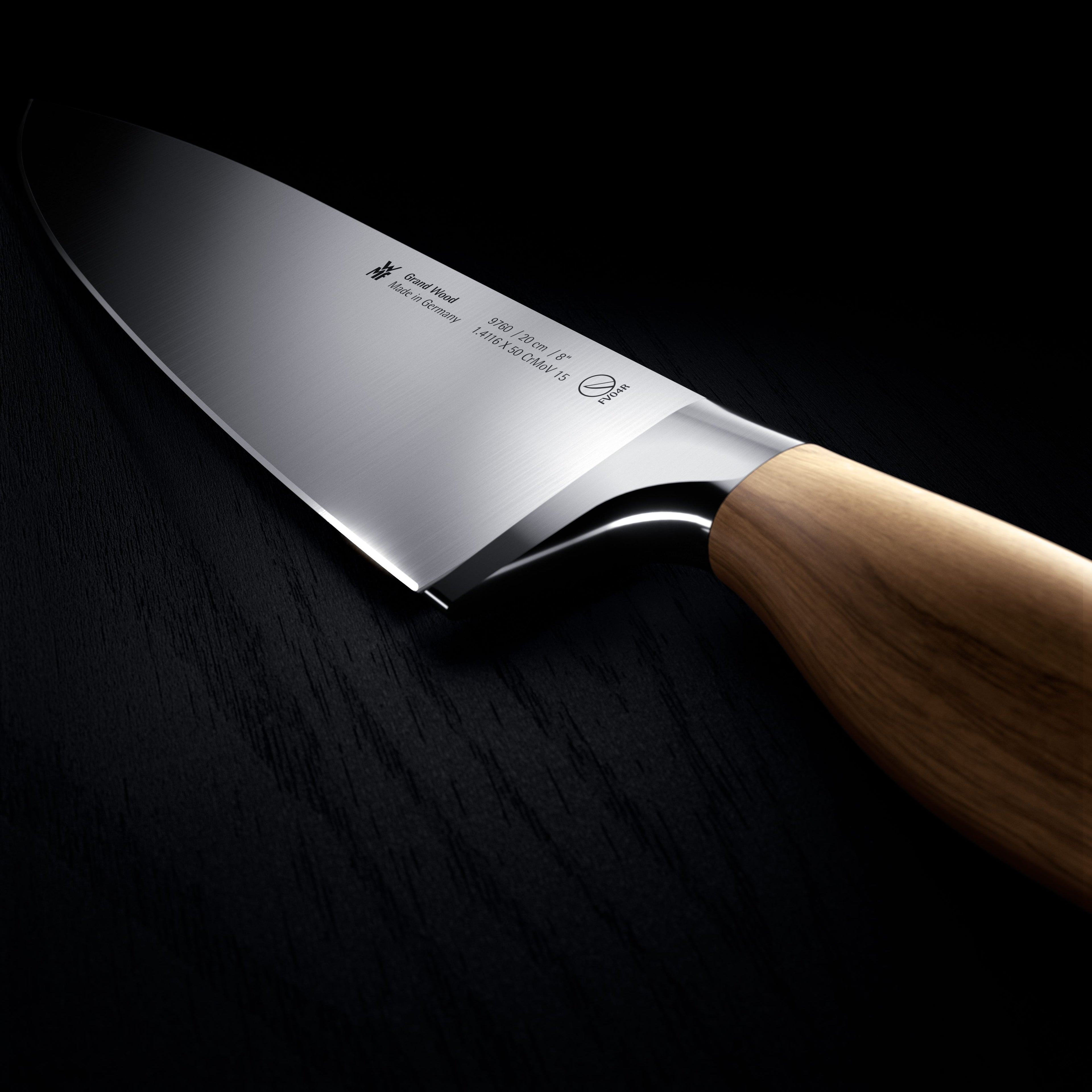 Knivsett 6-delt Grand Wood med FlexTec knivblokk oliventre i bruk på kjøkken