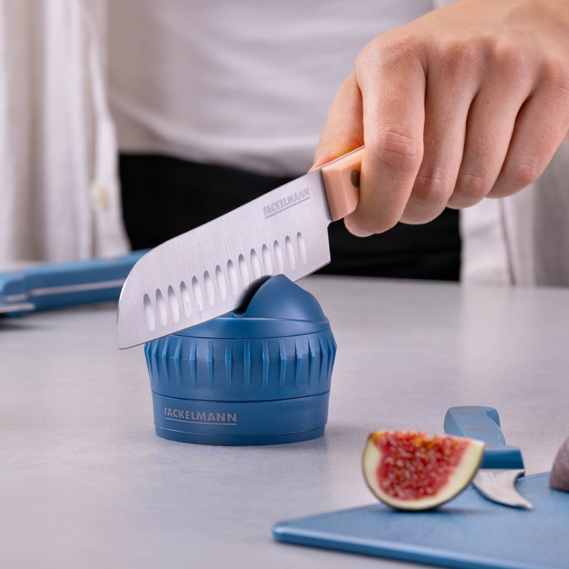 Knivsliper manuell med sugekopp blå 6,5 cm bakside