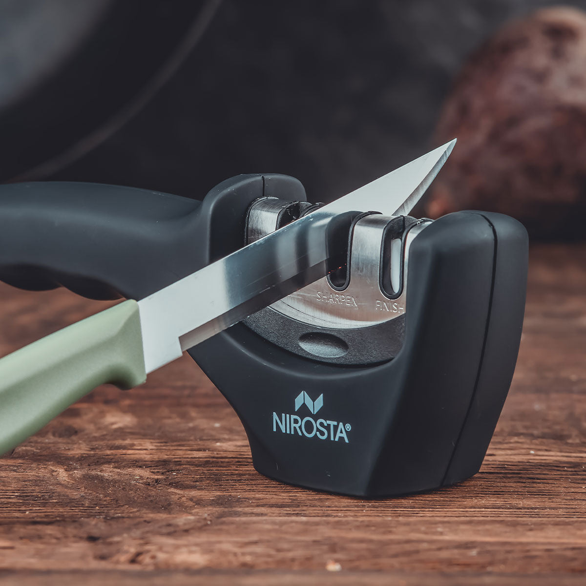 Knivsliper Quick-Sharp 3 trinn med sklisikker bunn montert