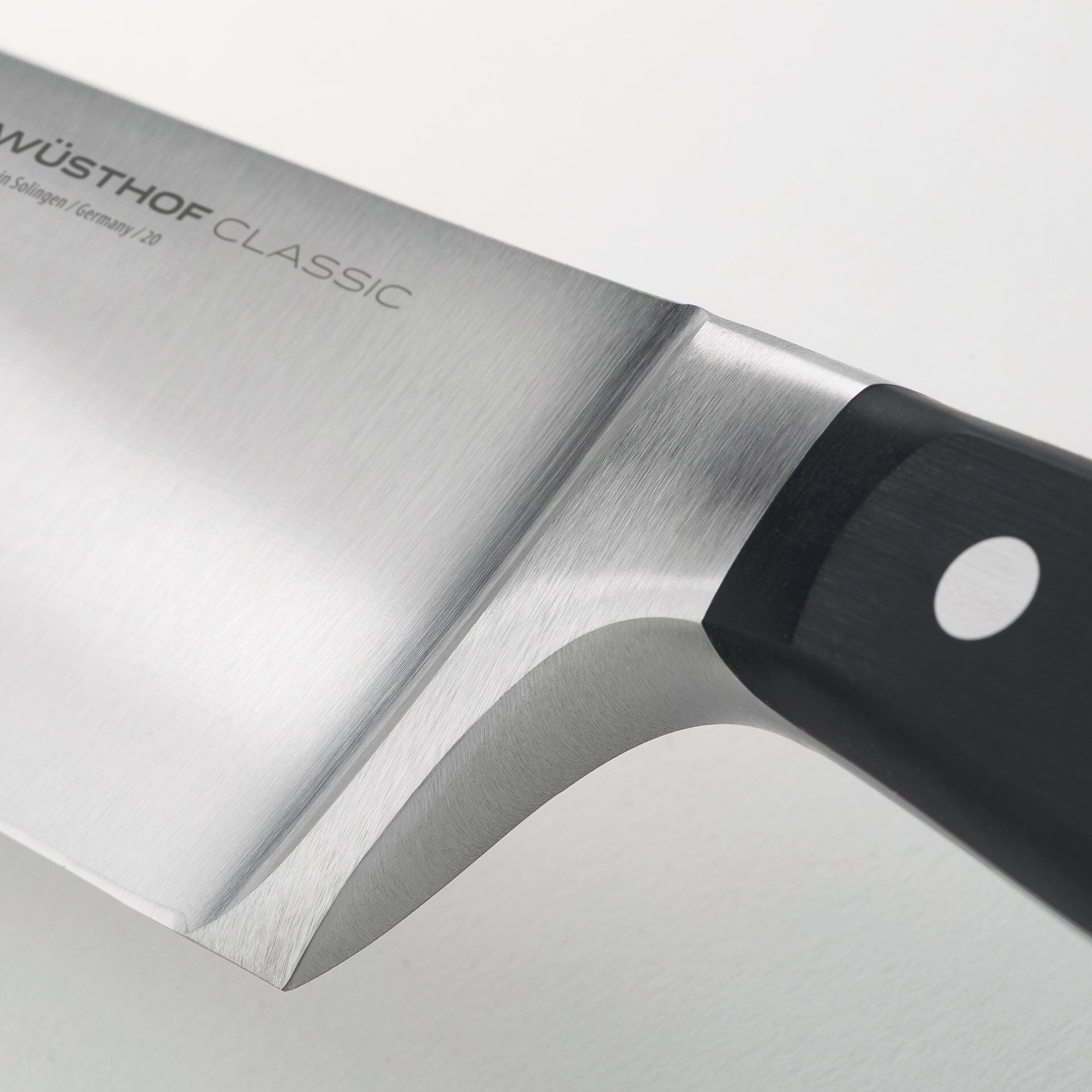 Kokkekniv Classic 20 cm rustfritt stål - Wüsthof med matvarer