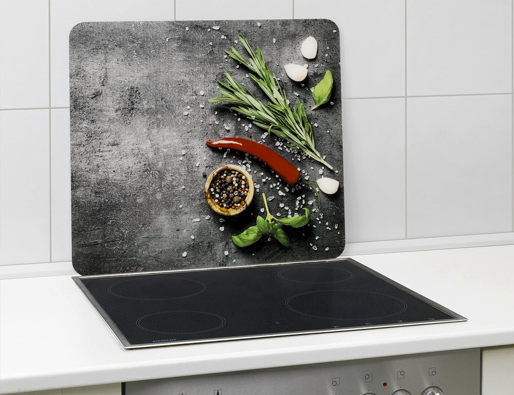 Komfyrplate glass 56×50 cm rosmarinmotiv design i kjøkkenmiljø