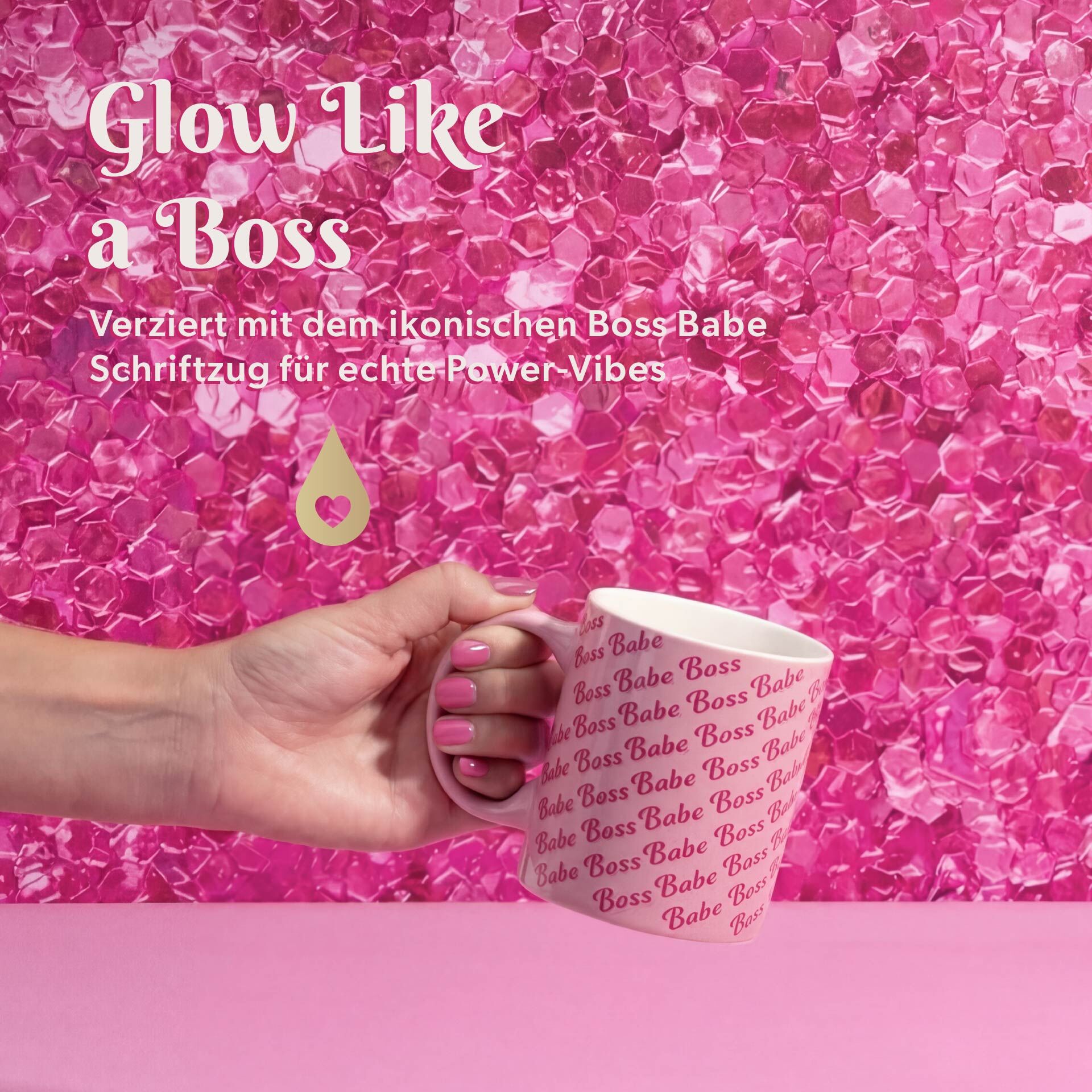 Kopp "Boss Babe" rosa keramikk 350 ml logo detalj